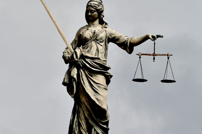 Who is entitled to seal covered wagons in cross-border rail freight?